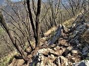 68 Numerosi tratti del sentiero con rocce affioranti